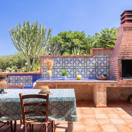 Traditional Located In The Plains Of Villa Menfi