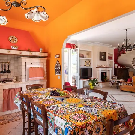 Villa Traditional Located In The Plains Of Menfi